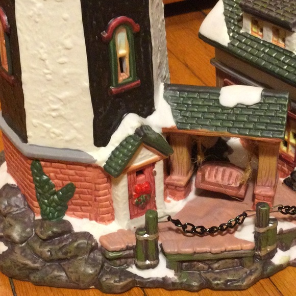 Vintage Santa’s Workbench Sea Signal  Lighthouse - Picture 3 of 7